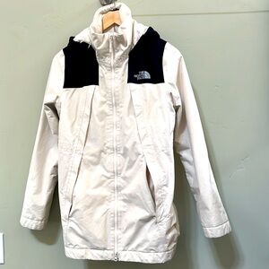 North Face Women’s DryVent ski jacket cream/black (M)